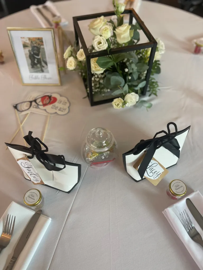 Table Floweres And Settings
